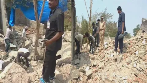 huge blast in jubilee hills - Sakshi
