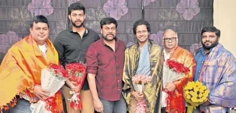 Tholi Prema Team Meets Mega Star Chiranjeevi  - Sakshi