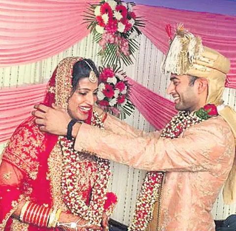 Amrapali marries Sameer sharma    - Sakshi