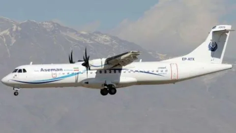 Plane with 66 persons on board crashes into Zagros mountains - Sakshi