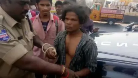 psycho hulchul in kphb metro railway station - Sakshi