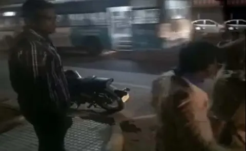 Two Drukers fight in masab tank hyderabad - Sakshi