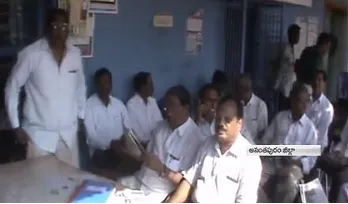 Rayalaseema lawyer under house arrest over plans to disrupt CM - Sakshi