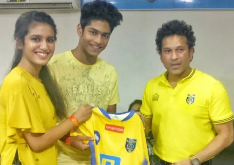  Internet sensation Priya Varrier meets Sachin Tendulkar at ISL match in Kochi - Sakshi