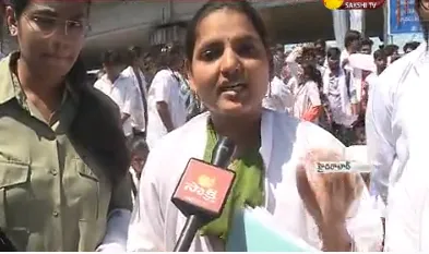 Pharm D graduates seek jobs - Sakshi