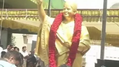 Controversy surrounding looks nothing Jayalalithaa statue - Sakshi