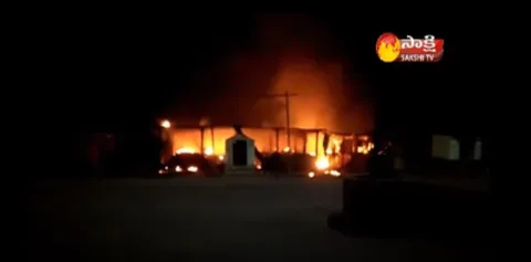 Fire accident in Vegetable Market - Sakshi