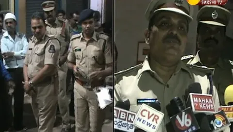 Hyderabad Police Carden Search In Old City - Sakshi