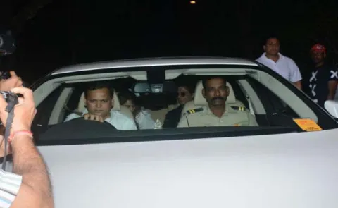 Sridevi death Celebrities throng Anil Kapoor’s house - Sakshi