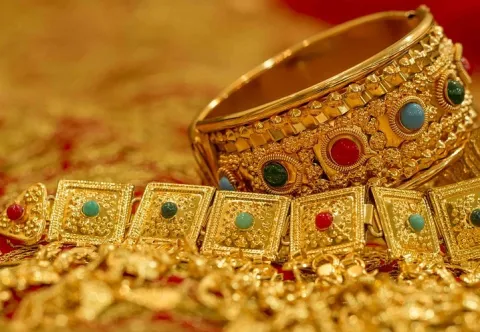 Gold Prices Plunge By Nearly Rs 500 Today - Sakshi