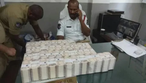 New Ten Rupees Notes Bags seized in Koti - Sakshi