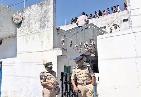 Babys severed head found on terrace in Hyderabad - Sakshi