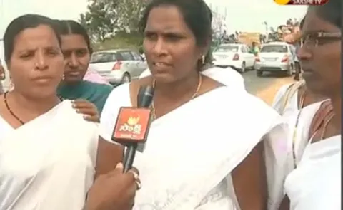 Primary Health Center Nurses meets ys jagan in prajasankalapayatra - Sakshi