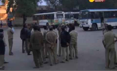 people supports to band in west godavari - Sakshi