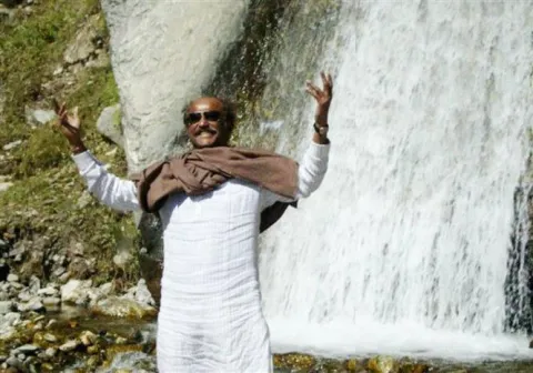 Rajinikanth leaves for Himalayas on annual spiritual pilgrimage   Read more at: //economictimes.indiatimes.com/articleshow/63249878.cms?utm_source=contentofinterest&utm_medium=text&utm_campaign=cppst - Sakshi