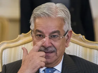 Pakistan foreign minister's face blackened with ink - Sakshi
