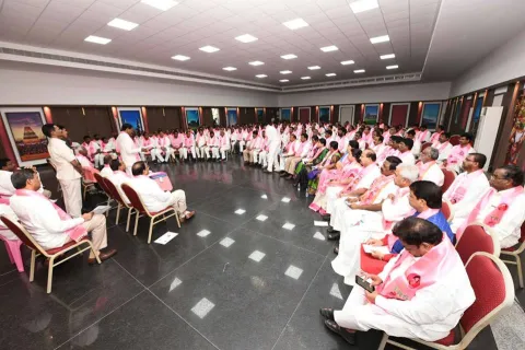 TRSLP meeting at Telangana Bhavan  - Sakshi