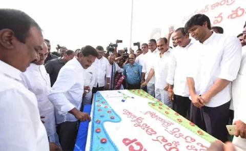 YS Jagan Congratulate Party Workers On Party Foundation Day - Sakshi