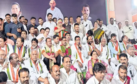 Komatireddy Venkat Reddy Fires on CM KCR  - Sakshi