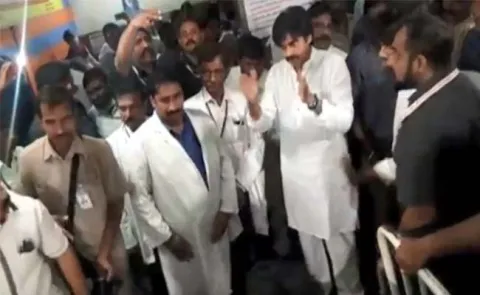 Pawan Kalyan Visits Government Hospital At Guntur - Sakshi