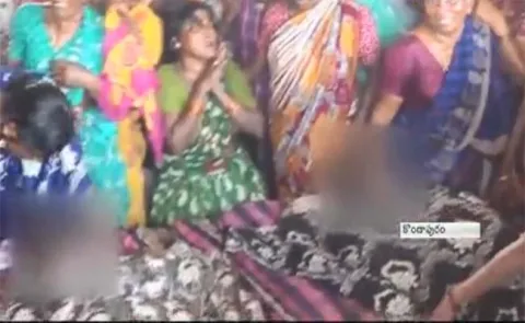 Brothers Die After Falling Into Agriculture Well In Suryapet District - Sakshi