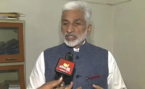 Chandrababu Changes Colours, Says Vijayasai Reddy - Sakshi