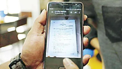 Telangana 10th class English question paper leaked - Sakshi