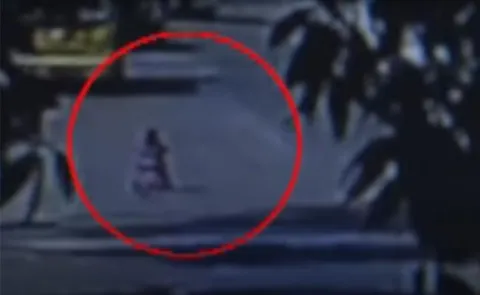 Three Year Old Boy Enters In Busy Road With His Tricycle - Sakshi