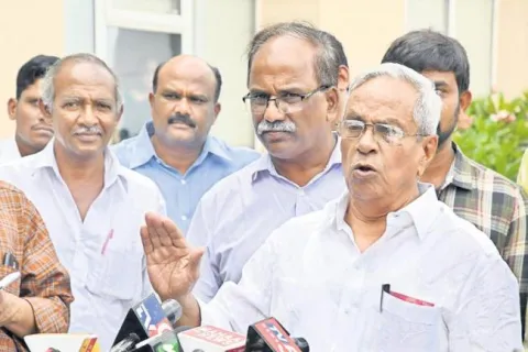 CPM and CPI fires on CM Chandrababu - Sakshi