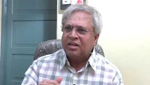 Undavalli Arun Kumar Fires On CM Chandrababu Naidu || AP Special Status  - Sakshi