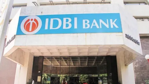 IDBI Bank Discloses Rs 772 crore Loan Fraud, Sends Shares Falling - Sakshi