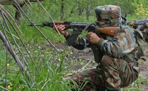 10 Maoistsand 1 Greyhounds constable killed in encounter - Sakshi