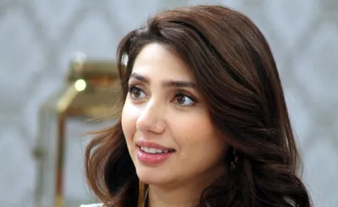 Mahira Khan Smoking Video Went Viral - Sakshi