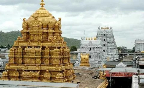 Heavy Rush in Tirumala - Sakshi