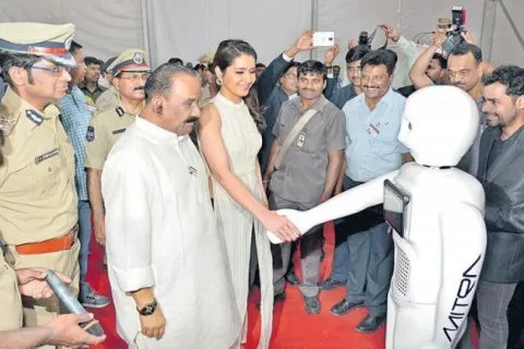 Expo at People Plaza to create awareness on Women Safety - Sakshi