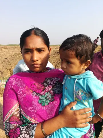 Couple Meet YS Jagan for Their Child Health Issue - Sakshi