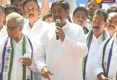 YSRCP Leader Dharmana Prasad Rao Fire on Chandrababu Naidu Over Special Status for AP - Sakshi
