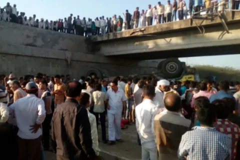  Road accident in Gujarat - Sakshi