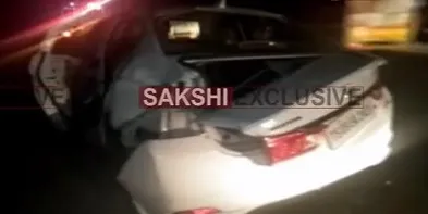 Road Accident In Hyderabad - Sakshi
