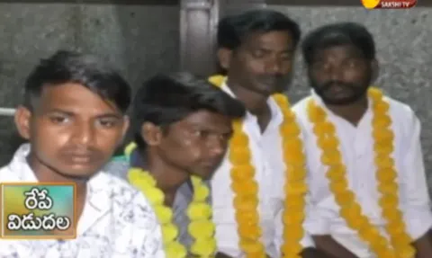 Vizag AU Students Hunger Strike - Sakshi