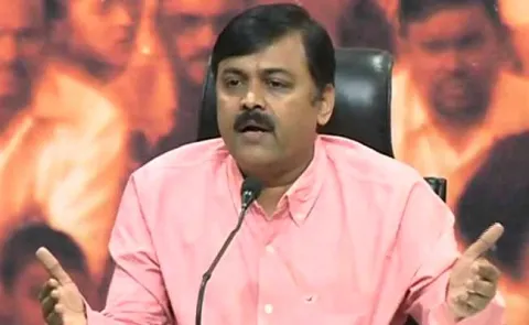 TDP Is Telugu Congress Party, Says GVL Narasimha Rao - Sakshi