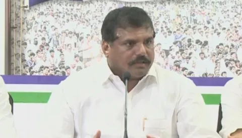 YSRCP Leaders Slams Chandrababu Over Capital Scam - Sakshi