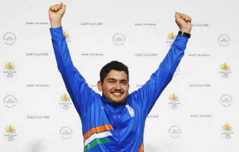 Anish Bhanwala creates history : gold for Tejasvini    - Sakshi