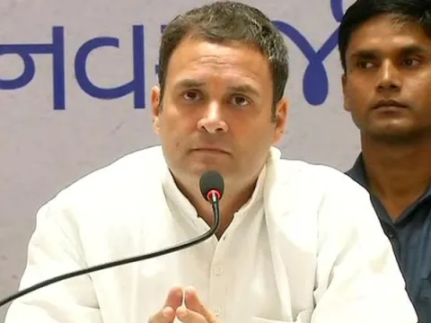 Rahul Gandhi Gives Bizarre Answers To Students In Amethi - Sakshi