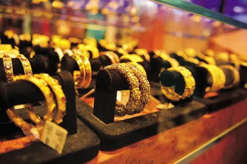 Gold Prices rise ahed of  Akshaya Tritya - Sakshi
