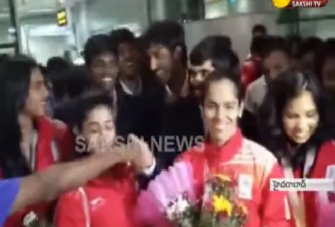 pv sindhu,saina reaches hyderabad - Sakshi