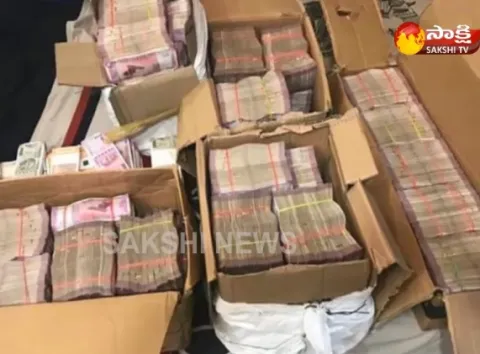Money Captured in Private Travel Bus at Anantapur - Sakshi