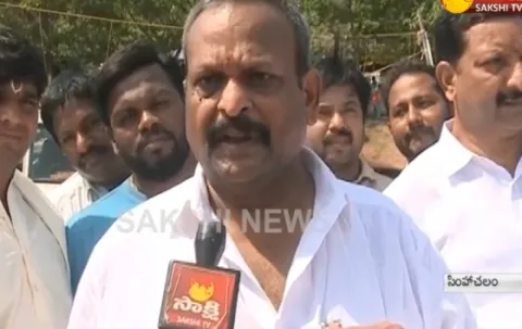 Heavy Rush and Devotees Facing problems in Chandanotsavam - Sakshi