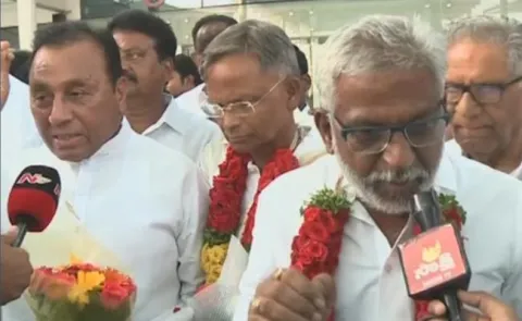 Continue Our Fight For Special Category Status Says YSRCP MPs - Sakshi