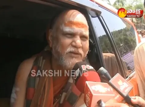 Sarada Peetadhipathi Angry On Endowment Department over Appanna Chandanotsavam - Sakshi